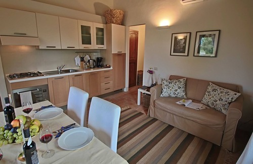 Foligno House | Holiday Home in Foligno with Pool & Garden