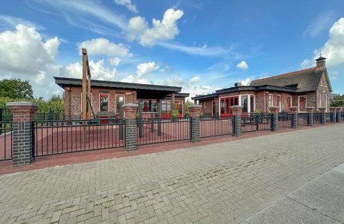 Jistrum House | Holiday Home in Friesland near Canal & Lake