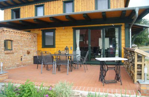 Kummerow House | Holiday home in Friedland 2712