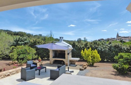 Gabian House | Holiday Home in Gabian near Vineyards