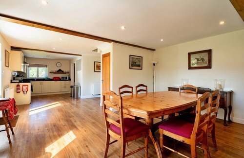 Freefolk Cottage | Holiday Home in Andover near New Forest Park