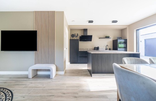 Hamont House | Holiday Home in Hamont with Garden
