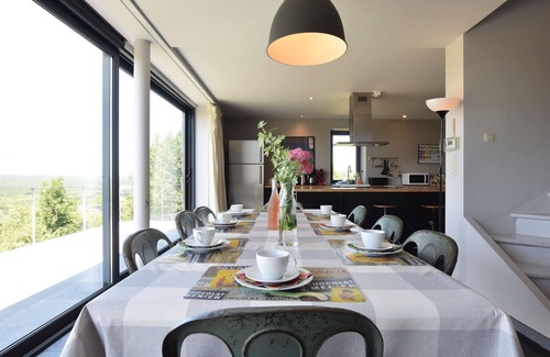 Humain House | Holiday Home in Humain with BBQ & Nature Views
