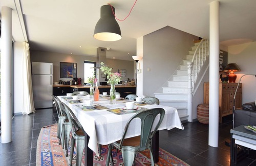 Humain House | Holiday Home in Humain with BBQ & Nature Views