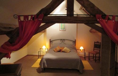 Isenay House | Holiday Home in Isenay near Lake and Forest, cleaning included
