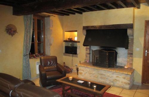 Isenay House | Holiday Home in Isenay near Lake and Forest