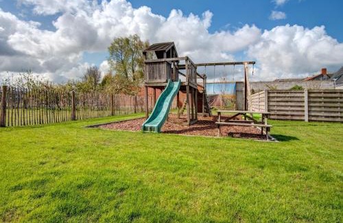 Koekelare House | Holiday Home in Koekelare with Scenic Views