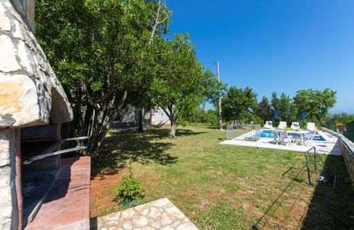 Bartici House | Holiday Home in Labin with Terrace, Air condition, WIFI, Washing machine (4866-1)