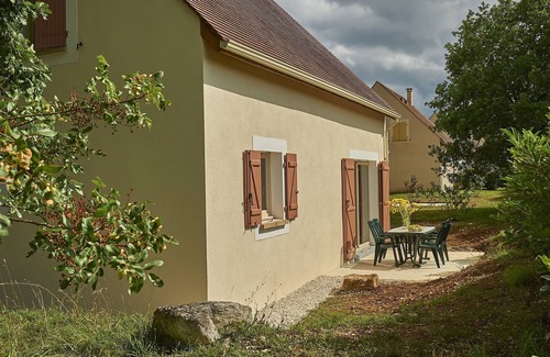 Lanzac Villa | Holiday Home in Lanzac with Private Garden