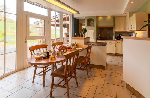 Lierneux House | Holiday home in Lierneux with bubble bath