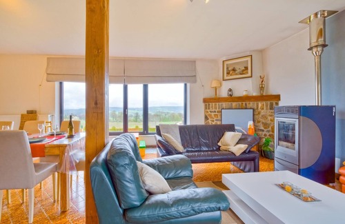 Lierneux House | Holiday Home in Lierneux with Private Garden