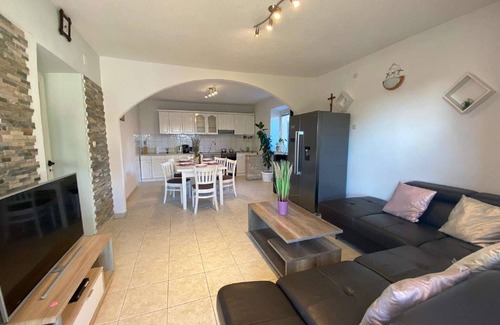 Lisicici House | Holiday Home in Lisicic with Pool