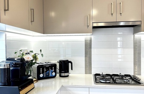 Middle Ridge House | Holiday Home in Middle Ridge Toowoomba