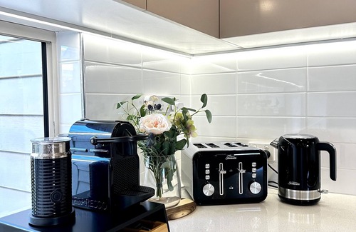 Middle Ridge House | Holiday Home in Middle Ridge Toowoomba