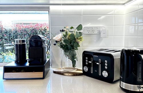 Middle Ridge House | Holiday Home in Middle Ridge Toowoomba