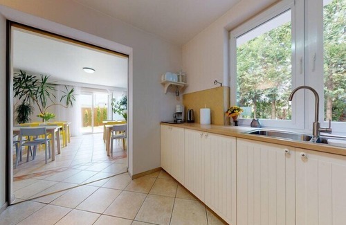 Miedzywodzie House | Holiday Home in Międzywodzie near Beach