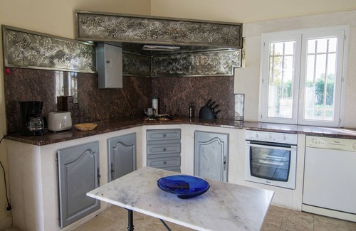 Montfrin Villa | Holiday Home in Montfrin with Private Pool