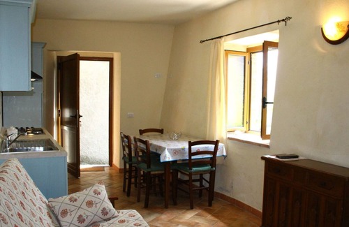 Mulazzo House | Holiday Home in Mulazzo with Natural Pond