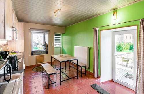 Nadrin House | Holiday Home in Nadrin Near Lake and Forest