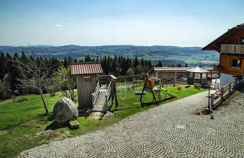 Neureichenau House | Holiday Home in Neureichenau near Bavarian Forest
