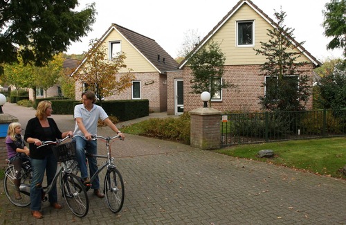 Plasmolen House | Holiday Home in Netherlands with Private Garden