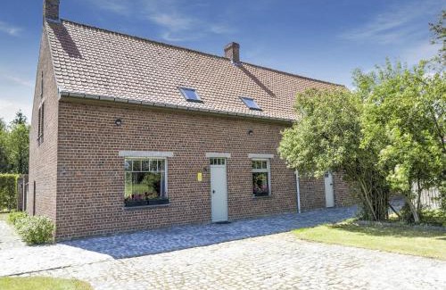 Vleteren House | Holiday Home in Oostvleteren with Garden, cleaning included
