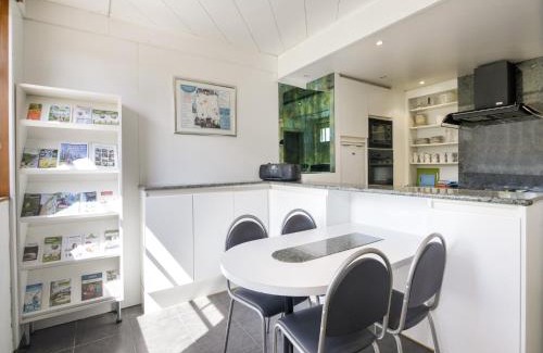 Vleteren House | Holiday Home in Oostvleteren with Garden, cleaning included