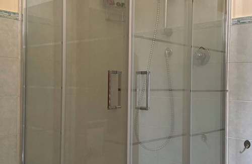 Pontedera Apartment | Holiday Home in Pontedera Caterina Apartment