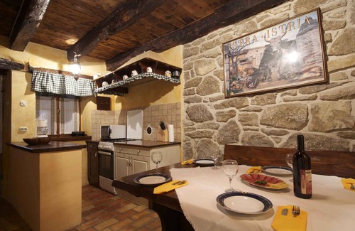 Buzet House | Holiday home in quiet surroundings with pool