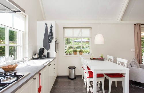 Overlangel House | Holiday Home in Ravenstein with Garden