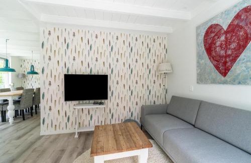 Reutum House | Holiday Home in Reutum with Pond and Trails, cleaning included