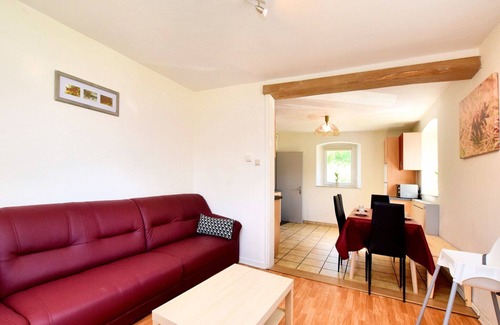 Schoenberg House | Holiday Home in Saint Vith with Terrace