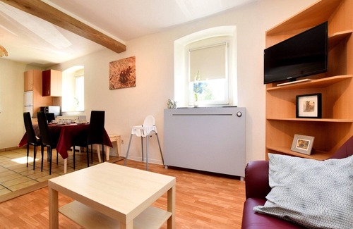 Schoenberg House | Holiday Home in Saint Vith with Terrace