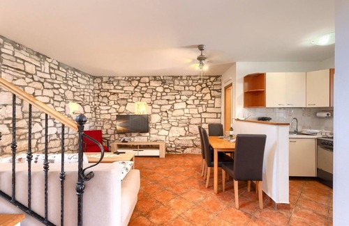 Segotici House | Holiday Home in Šegotići with Private Pool