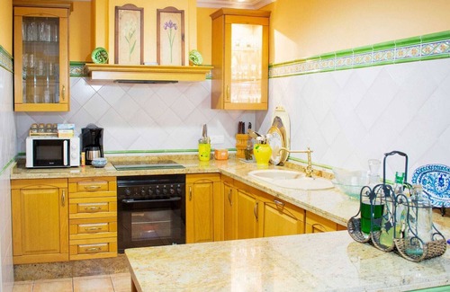 Este-Alcosa-Torreblanca House | Holiday Home in Seville near City Center