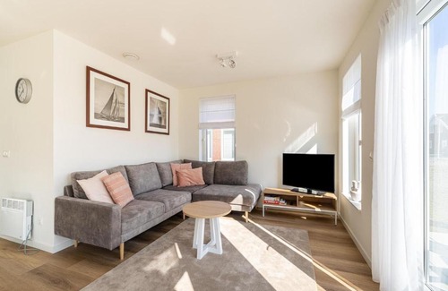 Municipality of Nissewaard House | Holiday Home in Simonshaven by the Lake