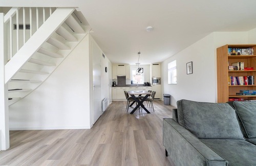 Municipality of Nissewaard House | Holiday Home in South Holland by Stompaarde Plas