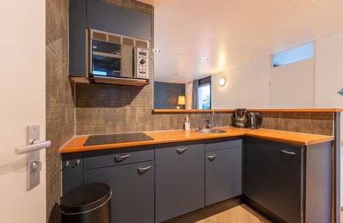 Zevenhuizen House | Holiday home in South Holland with shared pool