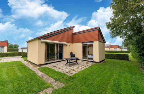 Zevenhuizen House | Holiday home in South Holland with shared pool
