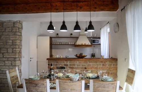 Butkovici House | Holiday Home in Svetvinčenat with Terrace, Air condition, WIFI, Washing machine (4843-1)
