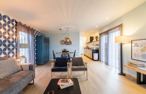 Vleteren House | Holiday home in 't Groene Hart on the water