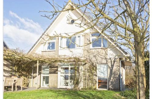 Terherne House | Holiday Home in Terherne near Scenic Friesland