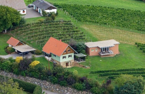 Johnsdorf-Brunn House | Holiday home in the vineyard Das Nussberg