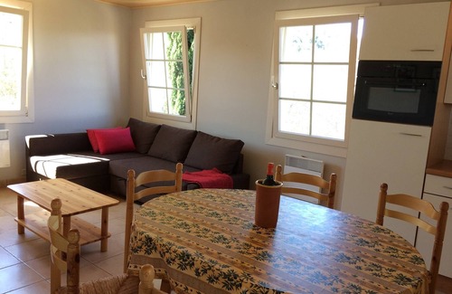 Chassagnes House | Holiday Home in Toulon with Pool & Beach Nearby