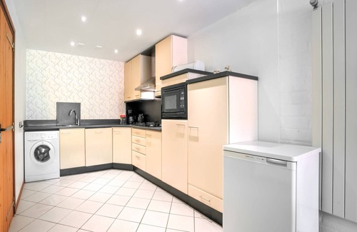 Municipality of Meerssen House | Holiday Home in Ulestraten with Forest