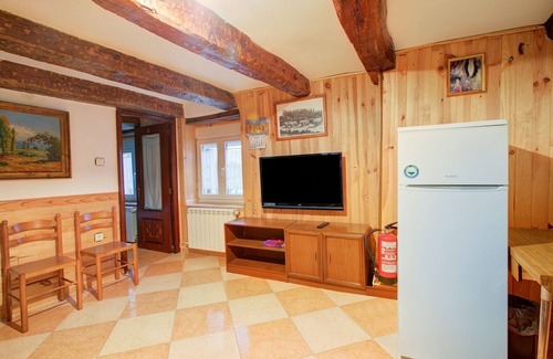 Montemayor de Pililla Villa | Holiday Home in Valladolid with Pool