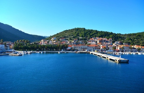 Cove Rogacic House | Holiday Home in Vis with Terrace, Air condition, Dishwasher (139-3)