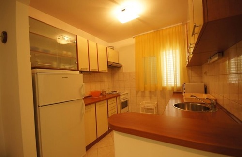 Cove Rogacic House | Holiday Home in Vis with Terrace, Air condition, Dishwasher (139-1)