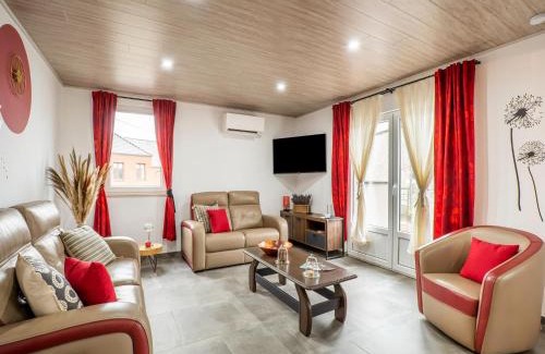 Treignes House | Holiday home in Wallonie with garden