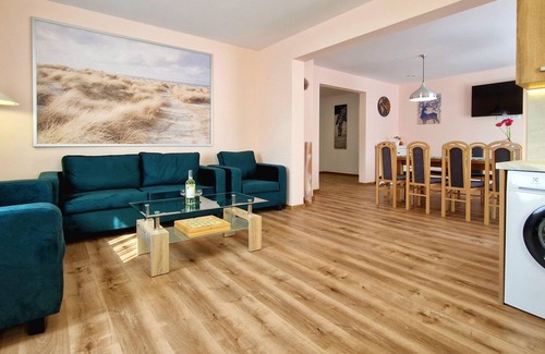gmina Iwierzyce House | Holiday Home in Wiśniowa with Pool and Forest